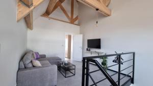 a living room with a couch and a tv at Residence Rossella - App 3 in Roeselare