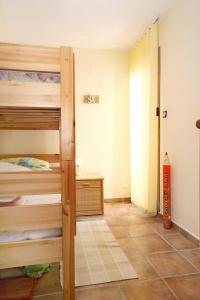 Ein Bett oder Betten in einem Zimmer der Unterkunft Apartments by the sea Kosljun, Pag - 3321