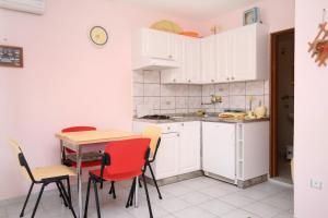 Küche/Küchenzeile in der Unterkunft Apartments by the sea Kosljun, Pag - 3321