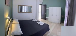 Posteľ alebo postele v izbe v ubytovaní Nikilein's House, διαμέρισμα 150μ απο την παραλία