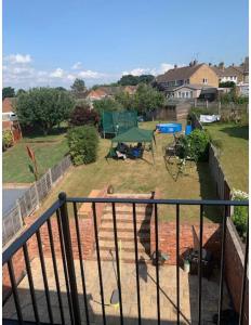 a view of a backyard with a picnic table at 4 Bedroom house with parking, Near Safari Park in Kidderminster