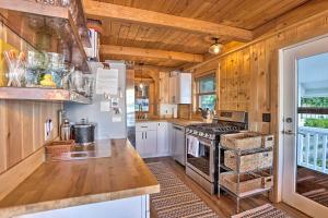 cocina con paredes de madera y suelo de madera en Updated Lakefront Cottage with Dock and Mooring! en Glen Arbor