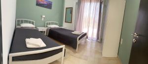 Posteľ alebo postele v izbe v ubytovaní Nikilein's House, διαμέρισμα 150μ απο την παραλία
