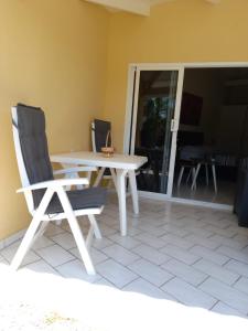 Patio nebo venkovní prostory v ubytování Seru Coral Resort studio 16