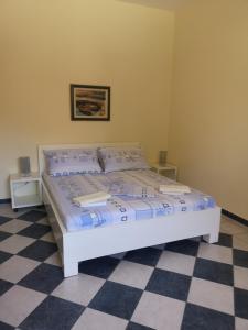 a bed with books on it in a bedroom at Apartmani Jolic in Brodarica