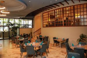 Um restaurante ou outro lugar para comer em Plaza Paitilla Inn