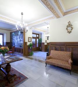 a living room with a couch and a table at Hotel Norte y Londres in Burgos