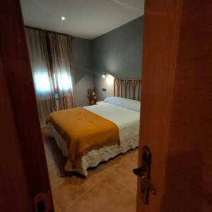 Un pat sau paturi într-o cameră la Casa Rural Torre Gil