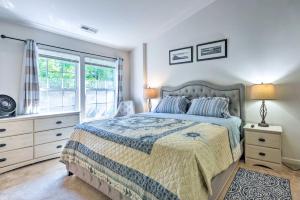 a bedroom with a bed and a window at Elkridge Townhome about 15 Mi to Dtwn Baltimore! in Elkridge +29 photos
