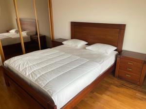 Un pat sau paturi într-o cameră la PORTO AGUDA BEACH *****