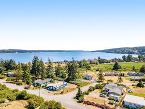 an aerial view of a town with a lake at Hawk Lane Hideaway in Greenbank