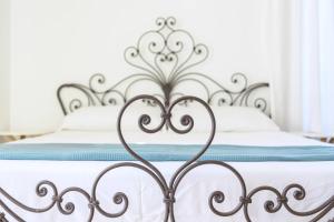 A bed or beds in a room at Palazzo Attila - Gioia Apartments