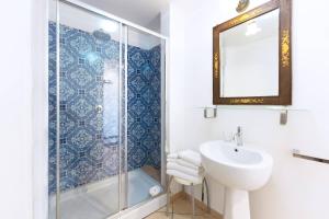 A bathroom at Palazzo Attila - Gioia Apartments