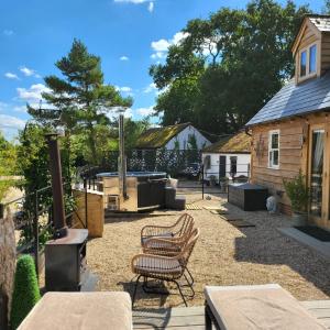 a backyard with a grill and chairs and a stove at Winterberry Barn in Romsey