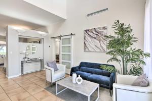 Η κουζίνα ή μικρή κουζίνα στο Pompano Beach Villa with Private Pool and Dock!