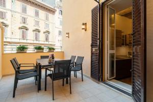 A balcony or terrace at La Dolce Vita Ottaviano Még 20 kép