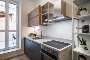 A kitchen or kitchenette at La Dolce Vita Ottaviano