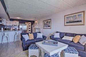 Ruang duduk di Waterfront Ocean City Condo with Balcony!