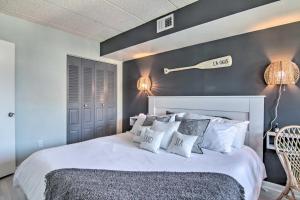 Katil atau katil-katil dalam bilik di Waterfront Ocean City Condo with Balcony!