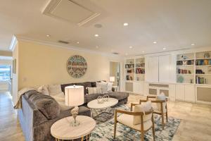 Imagen de la galería de North Palm Beach Retreat with Pool and Boat Dock!, en North Palm Beach