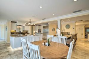 Imagen de la galería de North Palm Beach Retreat with Pool and Boat Dock!, en North Palm Beach 48 fotos más