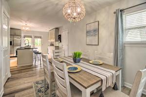 Köök või kööginurk majutusasutuses Savannah Family Home with Private Pool and Yard!