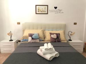 a bedroom with a bed with towels on it at Appartamento in Villa Andreina in Orosei