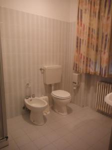 A bathroom at Hotel Mochettaz