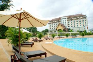 Majoituspaikassa Arawan Riverside Hotel tai sen lähellä sijaitseva uima-allas