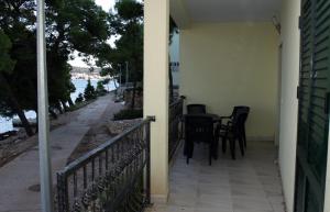 Balkón alebo terasa v ubytovaní Apartments by the sea Rogoznica - 3198