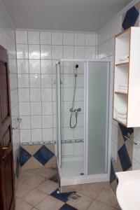 Kúpeľňa v ubytovaní Apartments by the sea Rogoznica - 3197