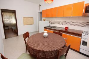 Fotografie z fotogalerie ubytování Apartments by the sea Stanici, Omis - 2765 v Omiši