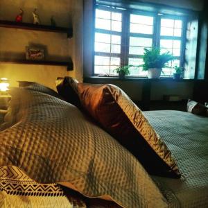 a bedroom with a bed with pillows and a window at Apartamento la 15 in Pereira +2 photos