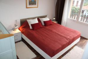 Postel nebo postele na pokoji v ubytování Family friendly seaside apartments Sukosan, Zadar - 3273