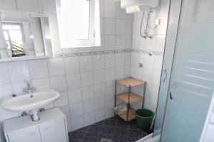 Koupelna v ubytování Family friendly seaside apartments Sukosan, Zadar - 3273