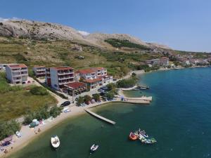 Fotografie z fotogalerie ubytování Rooms by the sea Metajna, Pag - 3305 v destinaci Zubovići