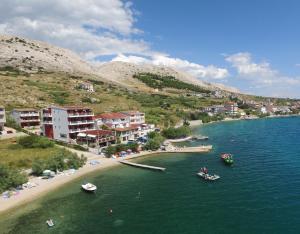 Fotografie z fotogalerie ubytování Rooms by the sea Metajna, Pag - 3305 v destinaci Zubovići
