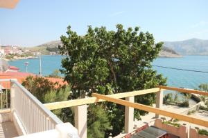 Fotografie z fotogalerie ubytování Rooms by the sea Metajna, Pag - 3305 v destinaci Zubovići