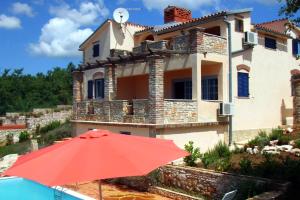Galeriebild der Unterkunft Family friendly house with a swimming pool Visnjan - Strpacici, Central Istria - Sredisnja Istra - 3351 in Višnjan