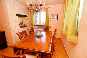 Galeriebild der Unterkunft Family friendly house with a swimming pool Visnjan - Strpacici, Central Istria - Sredisnja Istra - 3351 in Višnjan
