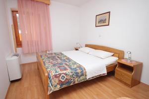 Postel nebo postele na pokoji v ubytování Apartments by the sea Novigrad - 3349
