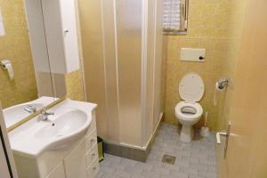 Koupelna v ubytování Apartments and rooms with parking space Palit, Rab - 3195