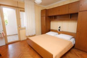 Postel nebo postele na pokoji v ubytování Apartments and rooms with parking space Palit, Rab - 3195