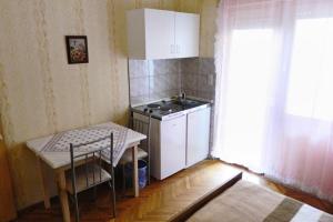 Kuchyň nebo kuchyňský kout v ubytování Apartments and rooms with parking space Palit, Rab - 3195