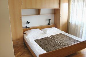 Postel nebo postele na pokoji v ubytování Apartments and rooms with parking space Palit, Rab - 3195