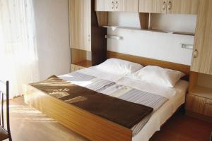 Postel nebo postele na pokoji v ubytování Apartments and rooms with parking space Palit, Rab - 3195