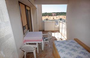 Balkón nebo terasa v ubytování Apartments and rooms with parking space Palit, Rab - 3195 + 37 fotografií