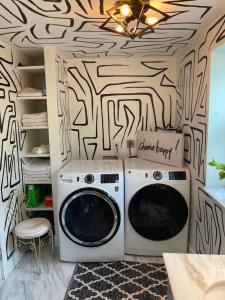 a laundry room with a washer and dryer at Tremont! 7 min to downtown Cleveland in Cleveland