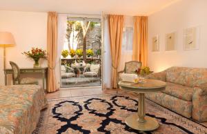 Зона вітальні в Hotel Tamaro