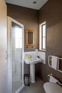 Un baño de Criffel Peak View Bed and Breakfast